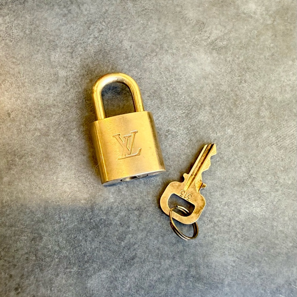 Louis Vuitton #313 Padlock & Key - Picture 3 of 5